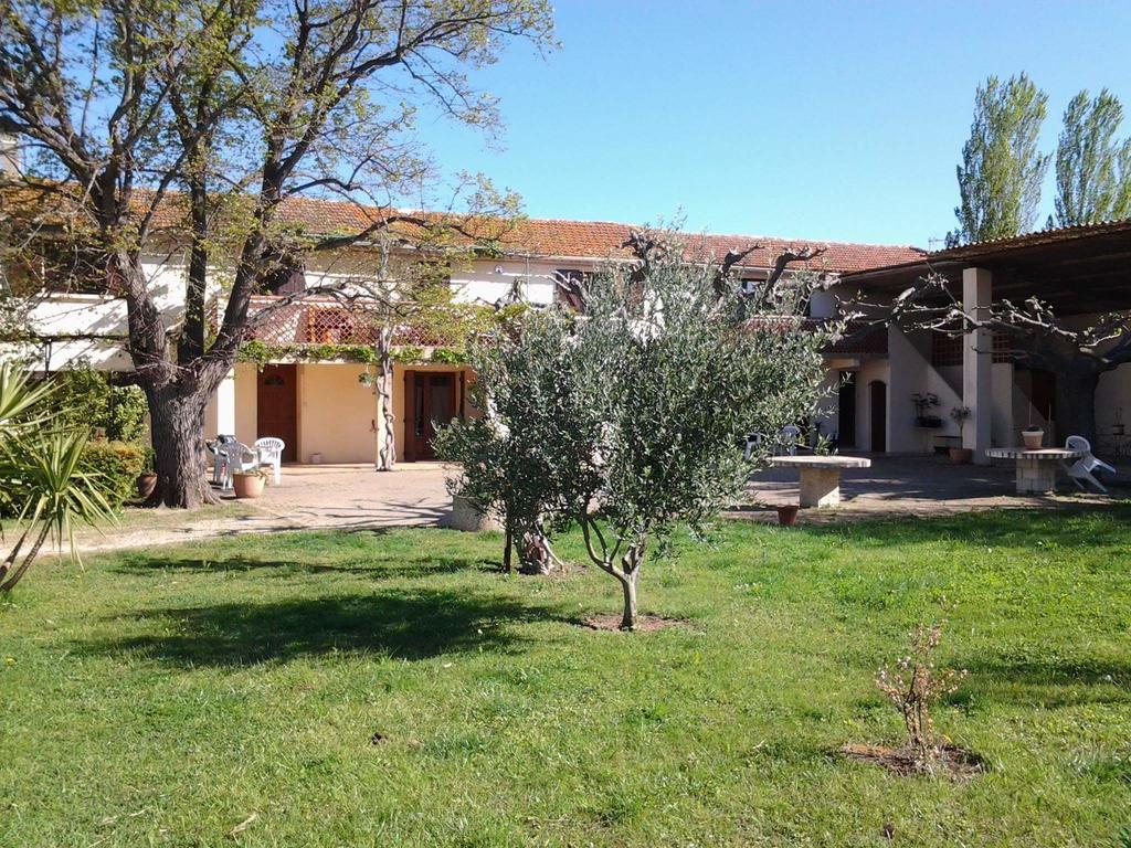 Les Prairies Mas Roux Pension Raphèle Buitenkant foto